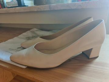 Peter Kaiser pumps beschikbaar voor biedingen