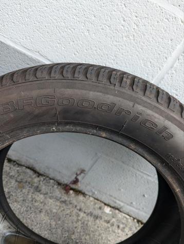 2 pneus hiver bfgoodrich 195/55/16 disponible aux enchères