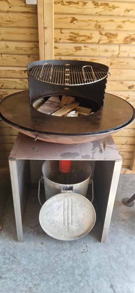 Zelf gemaakte BBQ, Tuin en Terras, Houtskoolbarbecues, Zo goed als nieuw, Ophalen