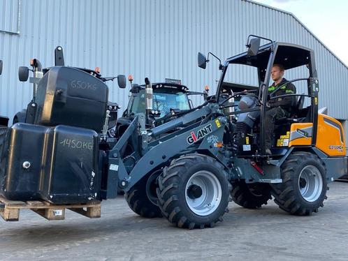 Giant G2700HD+Xtra, soulève 2350 kg, roule à 30 km/h, moteur, Articles professionnels, Machines & Construction | Grues & Excavatrices