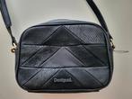 Desigual zwarte handtas 22 x 15, Handtassen en Accessoires, Tassen | Damestassen, Ophalen, Zo goed als nieuw, Zwart, Handtas