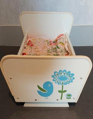 Poppenbedje,vintage jaren 60 beschikbaar voor biedingen