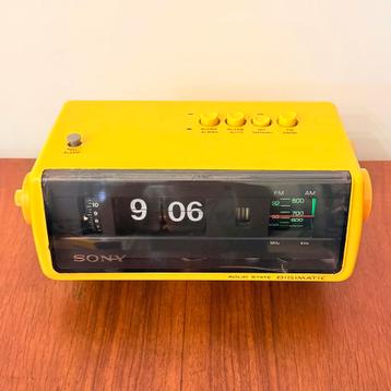 VINTAGE FLIPKLOK RADIOWEKKER SONY 8FC-100E 1972 ZELDZAAM beschikbaar voor biedingen