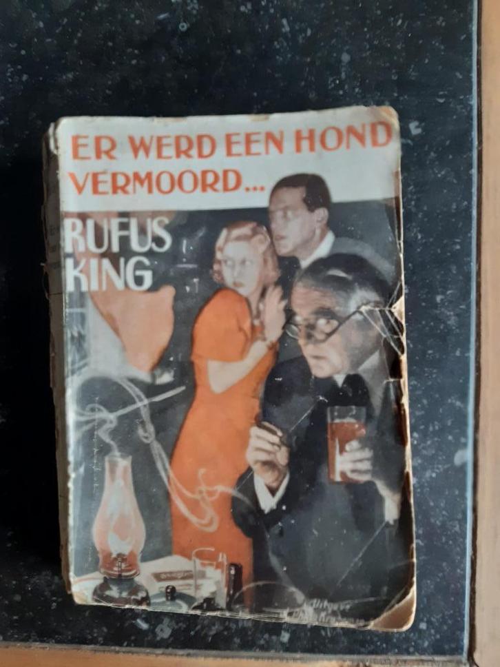 Rufus King - Er werd een hond vermoord.., Boeken, Detectives, Gelezen, Ophalen of Verzenden