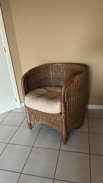 Rattan 1-zit gemaakt uit tropisch gewoven hout beschikbaar voor biedingen
