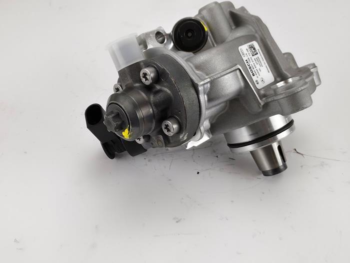 Pompe diesel d'un Mercedes E-Klasse, Autos : Pièces & Accessoires, Systèmes à carburant, Mercedes-Benz, Utilisé, 3 mois de garantie