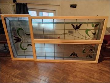 Loodglas raam in houten frame beschikbaar voor biedingen