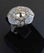 Zilveren ring met een prachtig patroon, Handtassen en Accessoires, Ringen, 18 tot 19, Verzenden, Nieuw, Met edelsteen