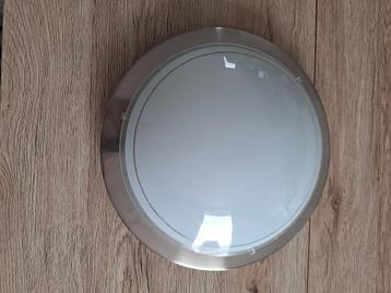 Lamp beschikbaar voor biedingen