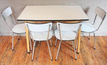 Boerentafel Met Wit-Grijs Formica Blad / + 4 Formica Stoelen beschikbaar voor biedingen