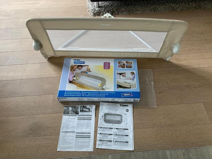 Universele neerklapbare bedrail Tomy, Kinderen en Baby's, Kinderkamer | Inrichting en Decoratie, Zo goed als nieuw, Overige typen