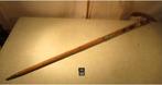 Belle canne de marche ancienne en bois avec emblèmes - 88 cm, Enlèvement ou Envoi, Comme neuf
