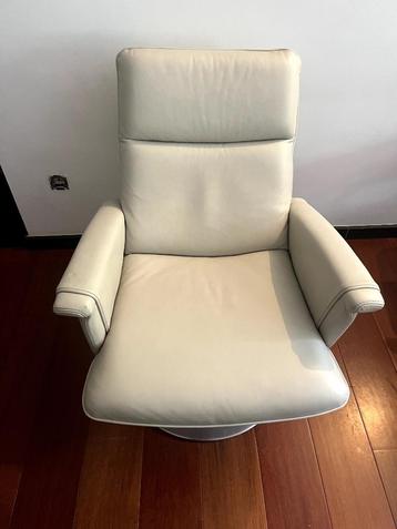draaibare loungestoel  beschikbaar voor biedingen