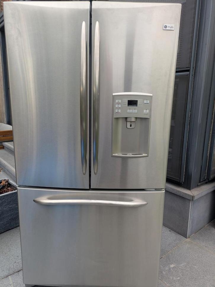 GE Amerikaanse koelkast Franse deur water- en ijsdispenser, Elektronische apparatuur, Koelkasten en IJskasten, Zo goed als nieuw
