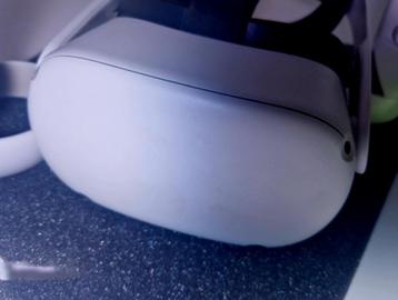 Quest 2  + elite strap zonder kabel beschikbaar voor biedingen