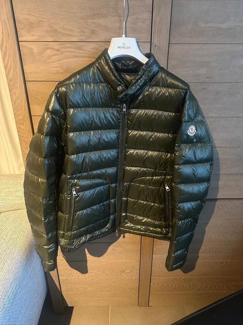 Moncler acorus kaki, Kleding | Heren, Jassen | Winter, Zo goed als nieuw, Maat 52/54 (L), Groen, Ophalen