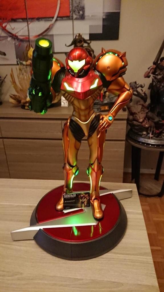Samus Varia Suit Exclusive First4Figures, Collections, Statues & Figurines, Comme neuf, Enlèvement