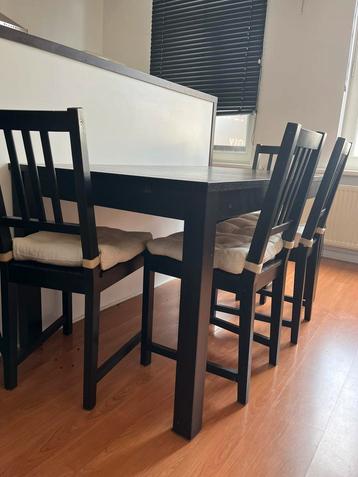Tafel en 4 stoelen IKEA beschikbaar voor biedingen