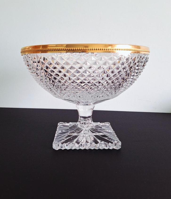 Kristallen schaal op voet met vergulde rand en diamantmotief, Antiek en Kunst, Antiek | Glaswerk en Kristal, Ophalen of Verzenden