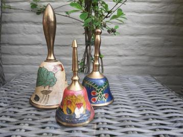 3 Cloisonné koperen tafelbellen beschikbaar voor biedingen