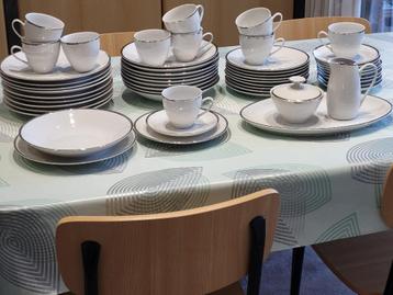 mooi kwalitatief 53 delig koffie en eet servies beschikbaar voor biedingen