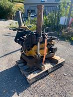 Engcon EC30, Zakelijke goederen