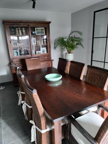 Stijlvolle eetkamer beschikbaar voor biedingen