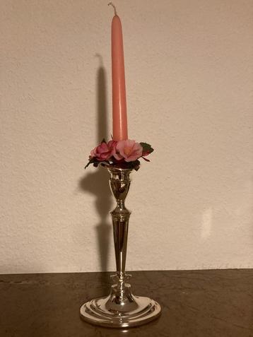 Verzilverde kandelaar  beschikbaar voor biedingen