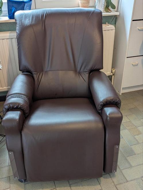 Perfect werkende relax met specifieke sta-op functie, Huis en Inrichting, Zetels | Zetels en Chaises Longues, Zo goed als nieuw