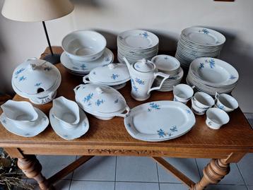 79 delig vintage porseleinen servies beschikbaar voor biedingen