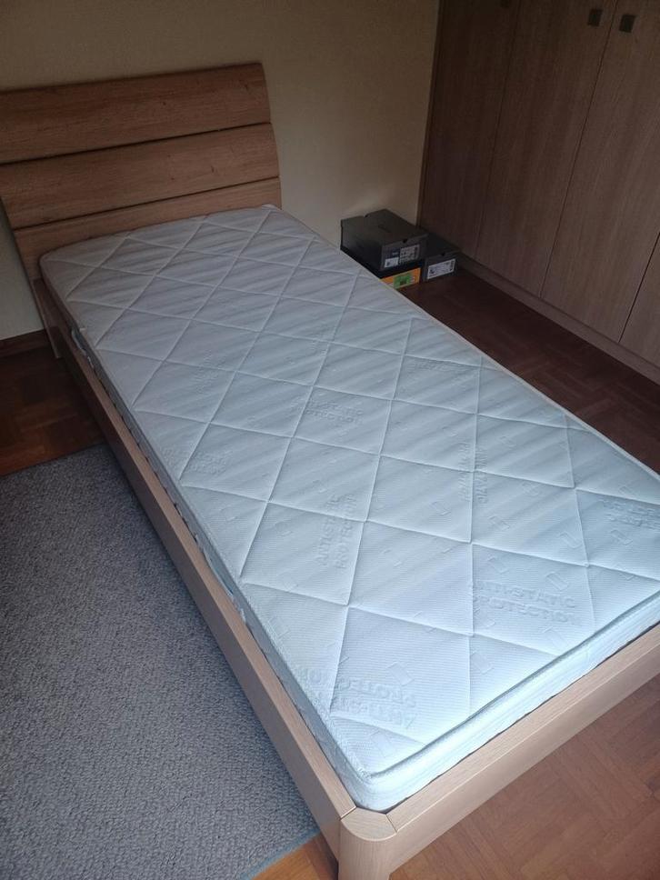 Matras eenpersoonsbed, Huis en Inrichting, Slaapkamer | Matrassen en Bedbodems, Gebruikt, Matras, 90 cm, 200 cm, Eenpersoons, Ophalen