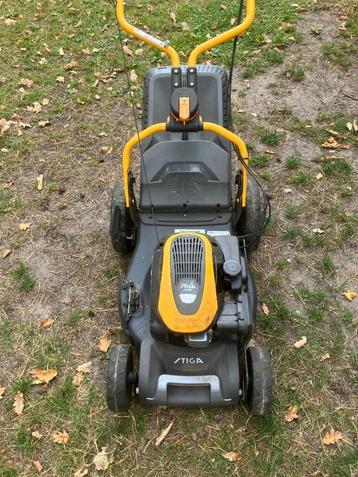 Verhuur grasmachine beschikbaar voor biedingen