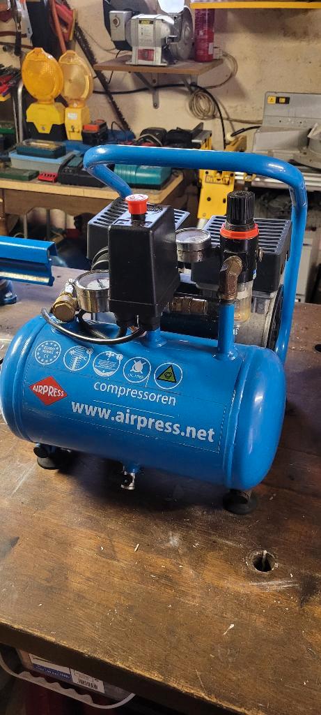 Compressor Airpress L6-95 "zgan" NP €193,00, Doe-het-zelf en Bouw, Compressors, Gebruikt, 6 tot 10 bar, 25 tot 100 liter, Minder dan 200 liter/min