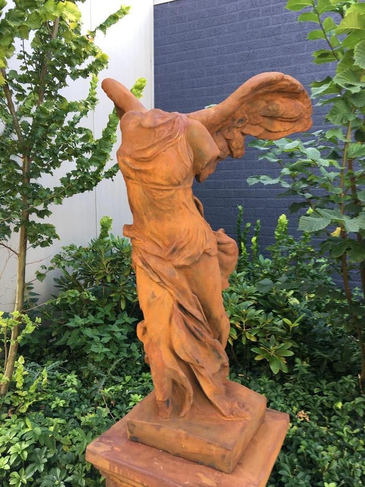Prachtig massief Engel Nikè beeld oxide, uniek!!, Tuin en Terras, Tuinbeelden, Mensenbeeld, Steen, Ophalen of Verzenden