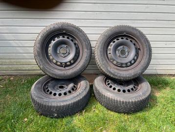 4 winterbanden op stalen velgen beschikbaar voor biedingen