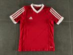 Rode voetbalshirt Adidas 8 jaar, Kinderen en Baby's, Jongen, Gebruikt, Ophalen of Verzenden, Sport- of Zwemkleding