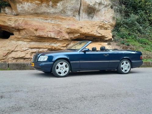 Mercedes w124 cabrio, Auto's, Mercedes-Benz, Particulier, Benzine, Cabriolet, 2 deurs, Automaat, Zwart, Zwart, Leder, Achterwielaandrijving