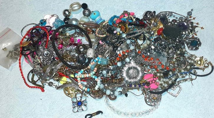 lot juwelen 2, Handtassen en Accessoires, Antieke sieraden, Overige typen, Overige materialen, Verzenden