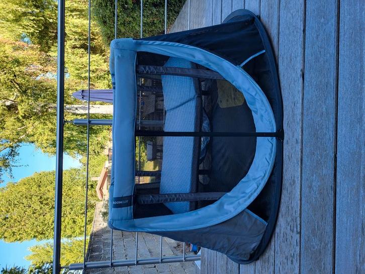 AeroMoov Campingbedje / Reisbedje met matras, Kinderen en Baby's, Babywiegjes en Ledikanten, Zo goed als nieuw, Reisbedje, Ophalen