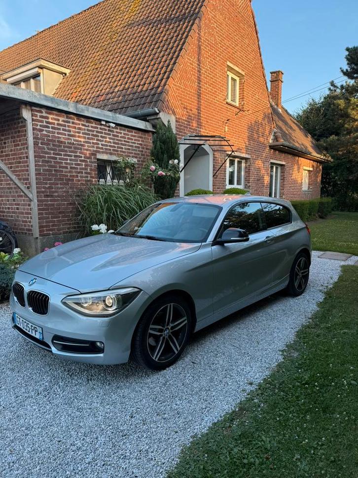 BMW SÉRIE 1 F20 118D, Auto's, BMW, Particulier, 1 Reeks, Sportpakket, Diesel, Berline, 3 deurs, Automaat, Zilver of Grijs, Zwart