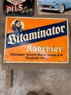 Panneau publicitaire ancien  VITAMINATOR Nährbier 1930, Enlèvement ou Envoi, Comme neuf, Panneau publicitaire