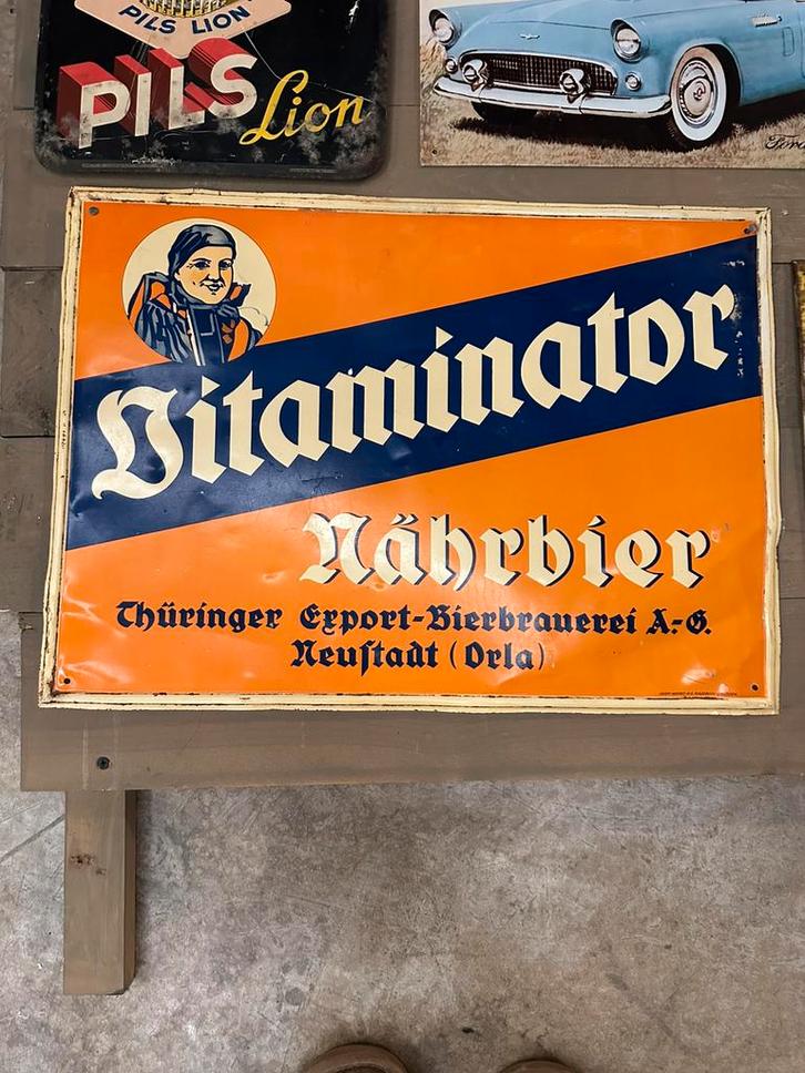 Panneau publicitaire ancien  VITAMINATOR Nährbier 1930, Collections, Marques & Objets publicitaires, Comme neuf, Panneau publicitaire