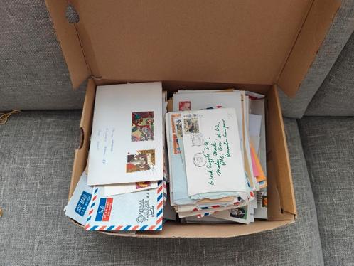 Doos met meer dan 500 enveloppen verschillende landen, Postzegels en Munten, Postzegels | Volle albums en Verzamelingen, Ophalen of Verzenden