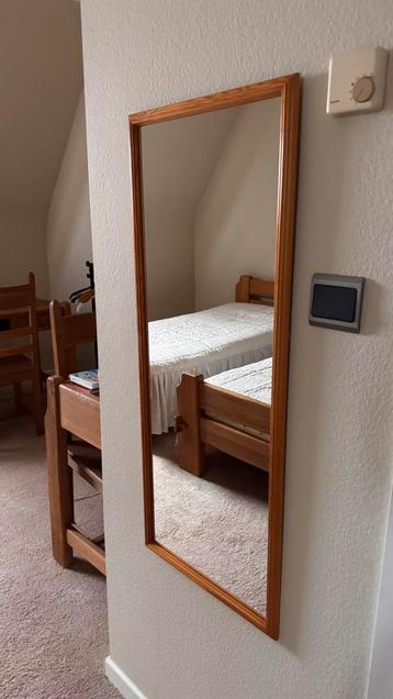 Eiken hout spiegeltje beschikbaar voor biedingen