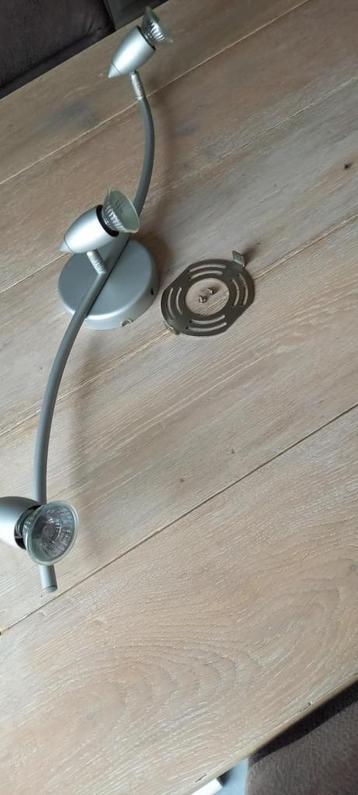 plafondlamp met 3 spotjes beschikbaar voor biedingen