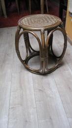 Vintage Rotan stoeltje, Huis en Inrichting, Krukjes, Ophalen, Zo goed als nieuw, Hout