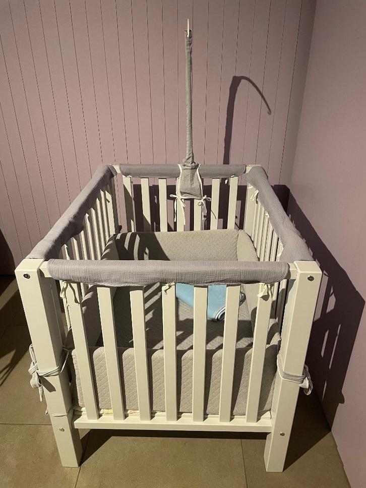 Babypark First, Kinderen en Baby's, Babyparken, Zo goed als nieuw, Vierkant, In hoogte verstelbaar, Boxkleed, Ophalen