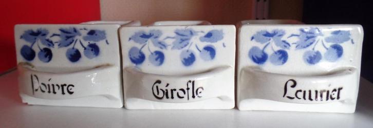 3 porseleinen kruidenbakjes / schuifjes, Antiek en Kunst, Curiosa en Brocante, Ophalen of Verzenden