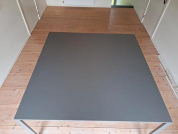 Molteni tafel Less van Jean Nouvel. beschikbaar voor biedingen