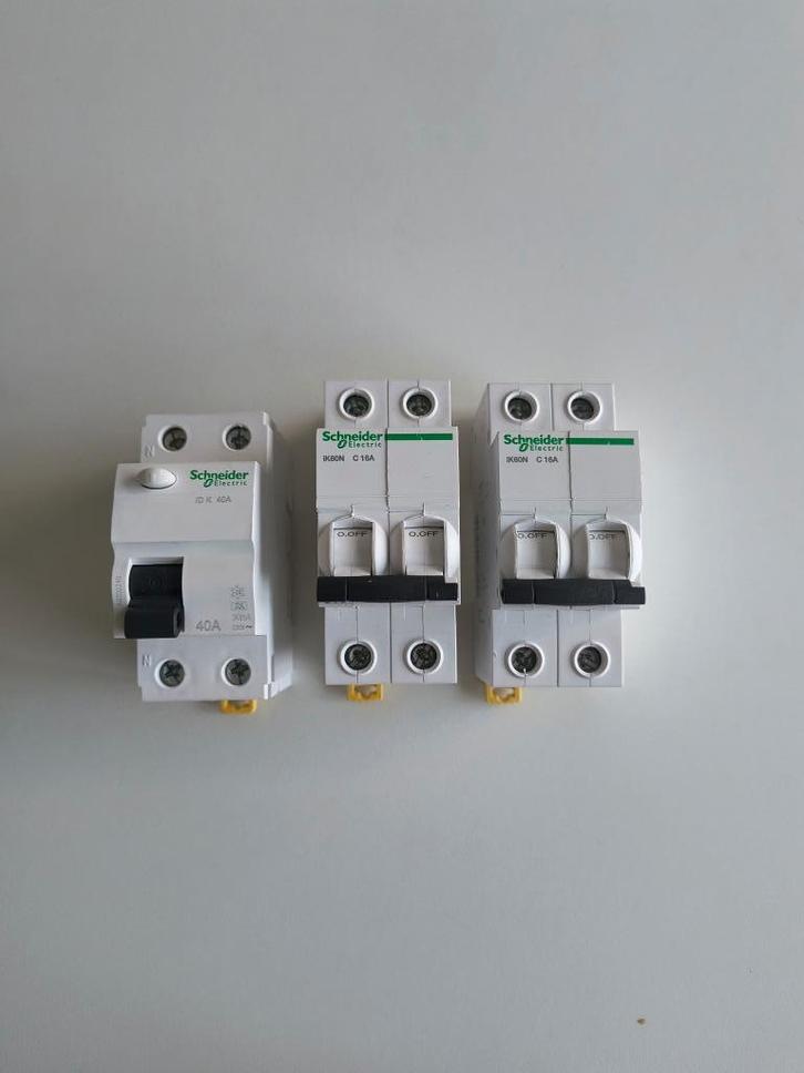 Verliesstroomschakelaars 40A en automaten C16A, Doe-het-zelf en Bouw, Elektriciteit en Kabels, Zo goed als nieuw, Overige typen